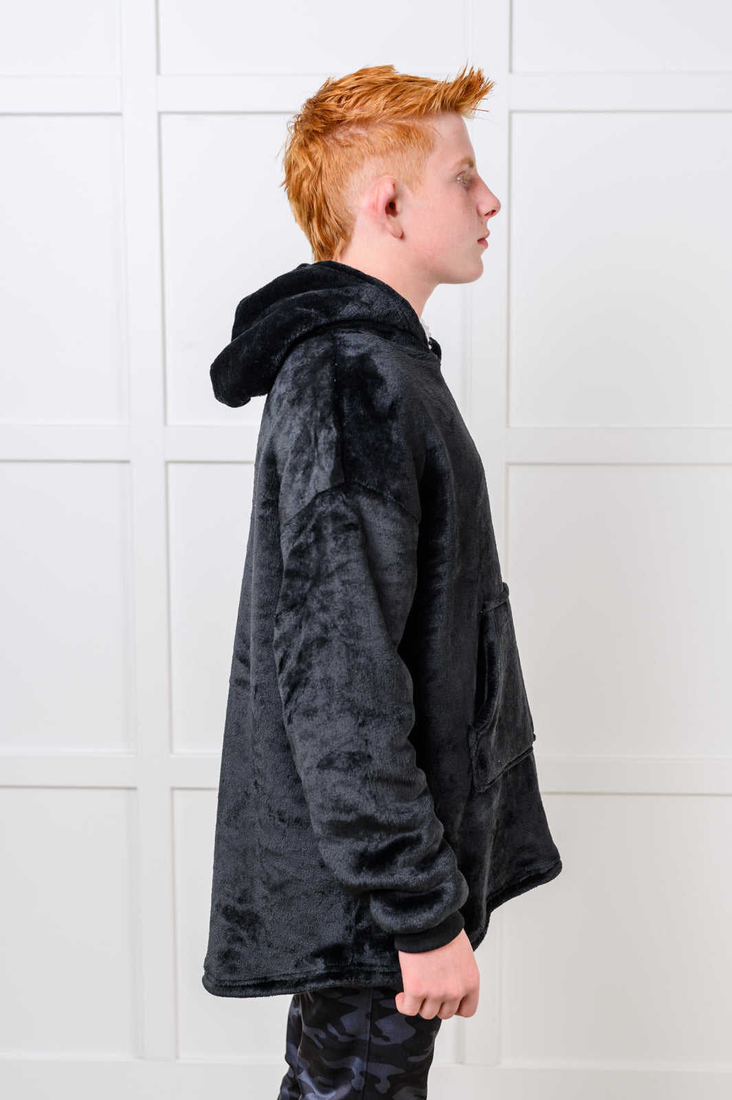 Kids Oversized Hoodie Blanket in Black - 12/6