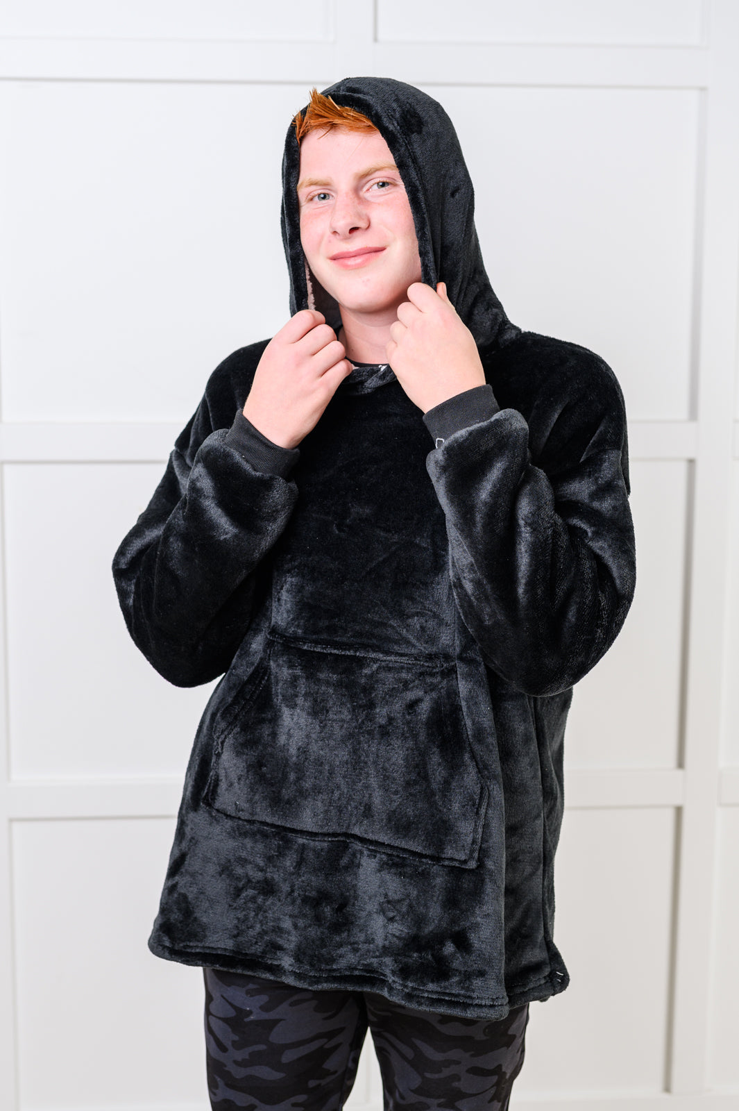 Kids Oversized Hoodie Blanket in Black - 12/6