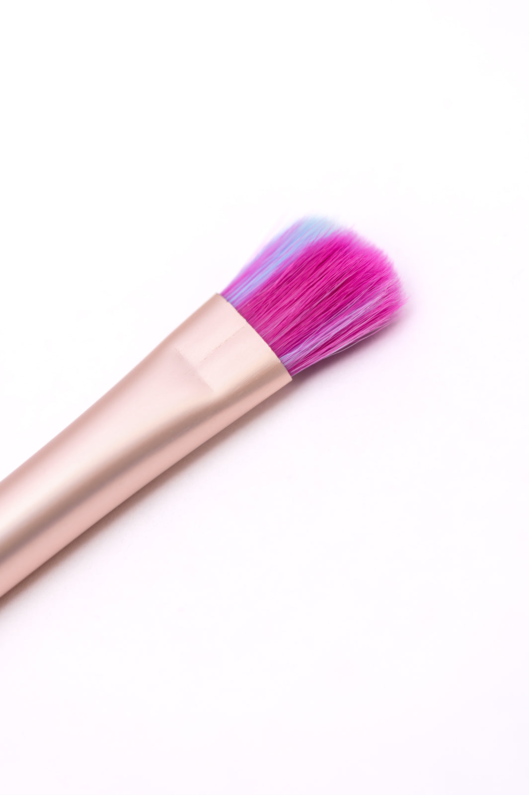 Loud and Clear Eyeshadow Brush (Ships in 1-2 Weeks)