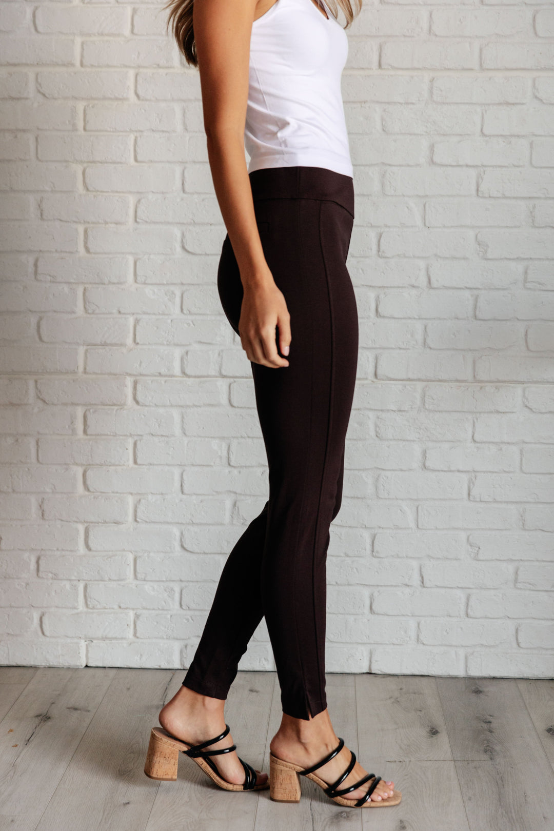 Magic Skinny 28" Pants in Chocolate - 8/22