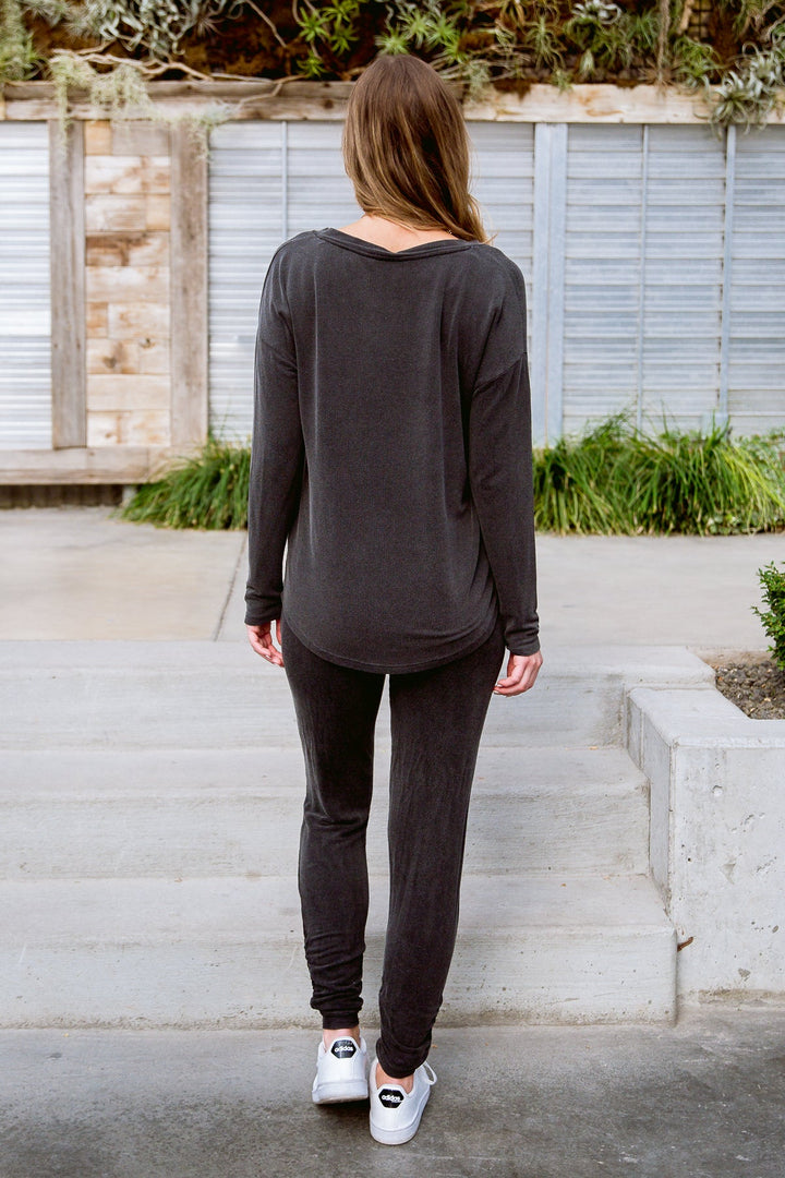 Essential Lounge Top In Black Lava