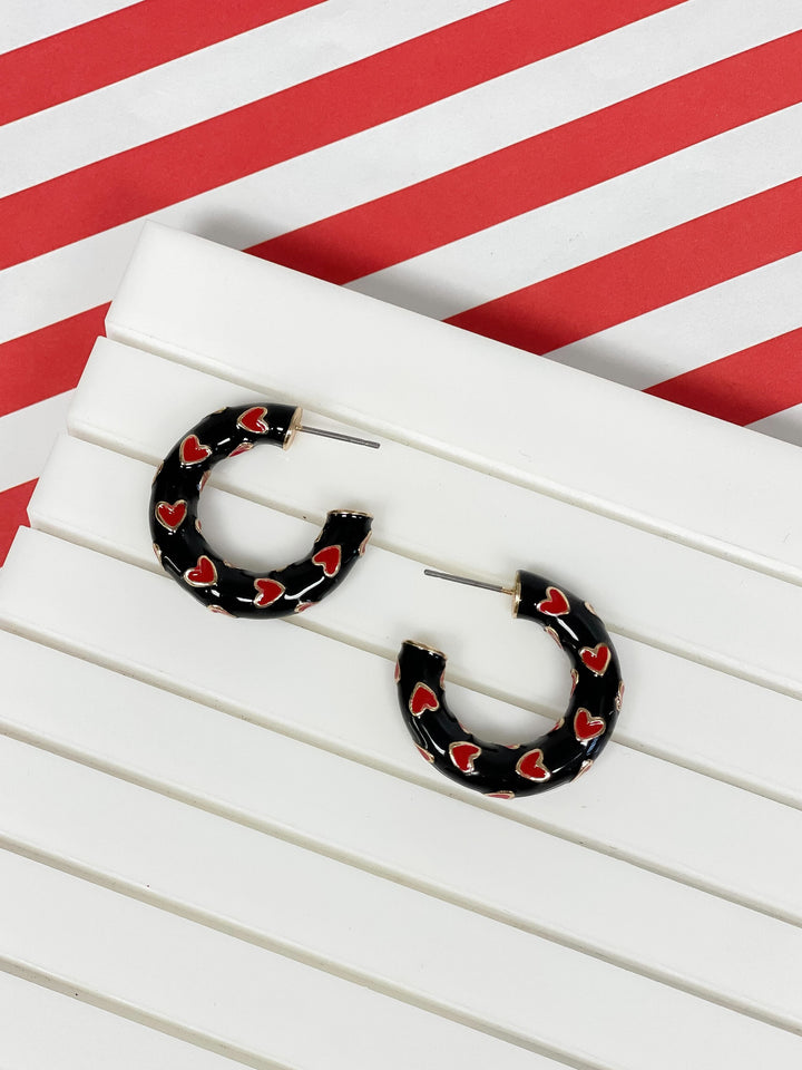 Little Heart-Patterned Enamel Hoop Earrings - Black